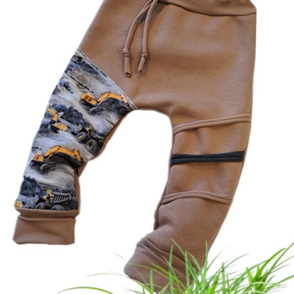 Baggy hlačke BAGRI v rjavi barvi-meter na meter