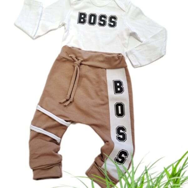 Komplet baggy hlacče in body BOSS-meter na meter