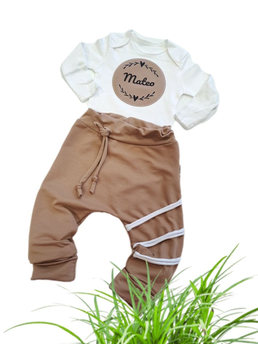 Kompletek baggy hlače in body- BEŽ-meter na meter