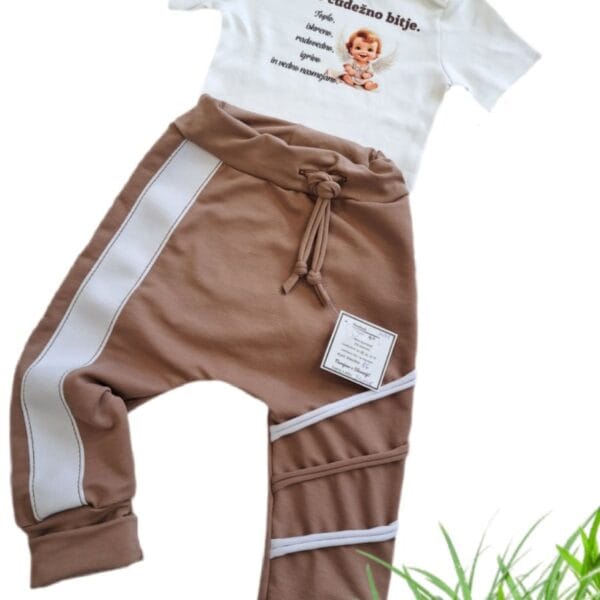 Kompletek baggy hlače in body MALO ČUDEŽNO BITJE-meter na meter